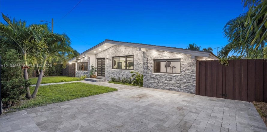 Villa ou maison à Miami, Floride 4 chambres, 153.29 m2 № 2412502