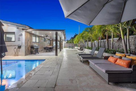 Villa ou maison à vendre à Miami, Floride: 4 chambres, 153.29 m2 № 2412502 - photo 13