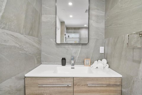 Villa ou maison à vendre à Miami, Floride: 4 chambres, 153.29 m2 № 2412502 - photo 27