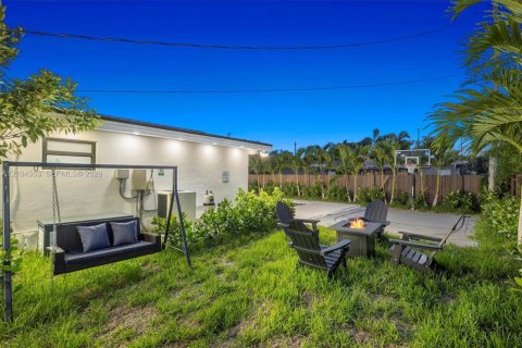 Villa ou maison à vendre à Miami, Floride: 4 chambres, 153.29 m2 № 2412502 - photo 7
