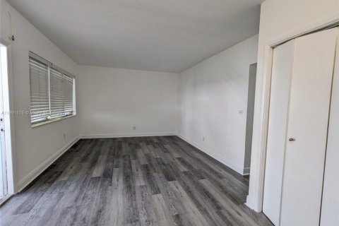 Apartment in Miami Beach, Florida 37.16 sq.m. № 1944770 - photo 6