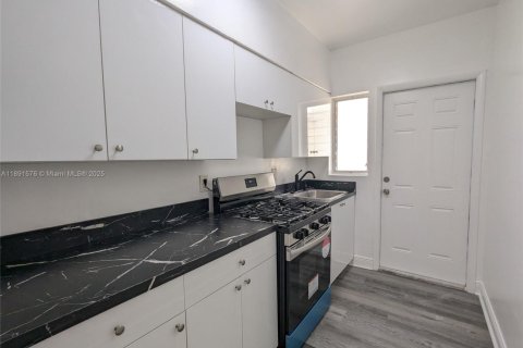 Apartment in Miami Beach, Florida 37.16 sq.m. № 1944770 - photo 11