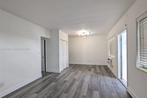 Apartment in Miami Beach, Florida 37.16 sq.m. № 1944770 - photo 7