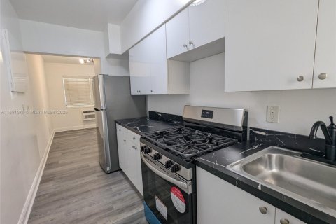 Apartment in Miami Beach, Florida 37.16 sq.m. № 1944770 - photo 10