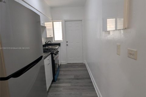 Apartment in Miami Beach, Florida 37.16 sq.m. № 1944770 - photo 12