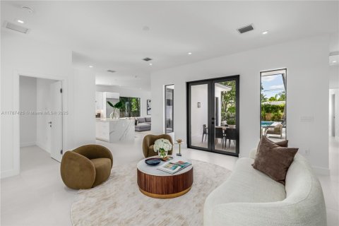House in Miami Shores, Florida 4 bedrooms, 236.71 sq.m. № 1730641 - photo 6