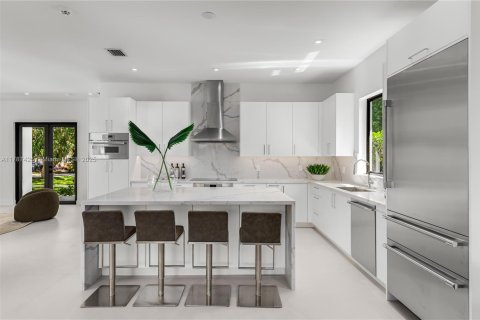 House in Miami Shores, Florida 4 bedrooms, 236.71 sq.m. № 1730641 - photo 11