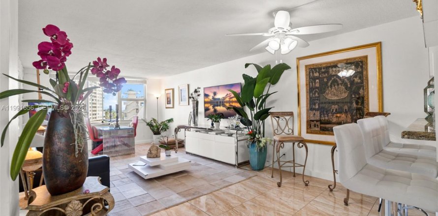 Condo in Pompano Beach, Florida, 1 bedroom  № 2052402