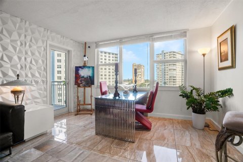Condo in Pompano Beach, Florida, 1 bedroom  № 2052402 - photo 5