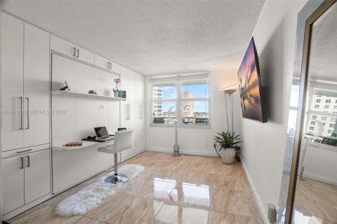 Condo in Pompano Beach, Florida, 1 bedroom  № 2052402 - photo 14