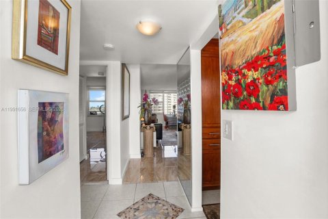 Condo in Pompano Beach, Florida, 1 bedroom  № 2052402 - photo 7