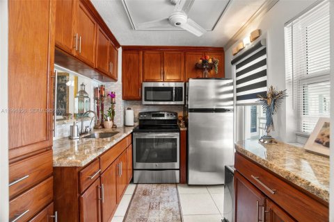 Condo in Pompano Beach, Florida, 1 bedroom  № 2052402 - photo 8