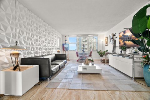 Condo in Pompano Beach, Florida, 1 bedroom  № 2052402 - photo 2