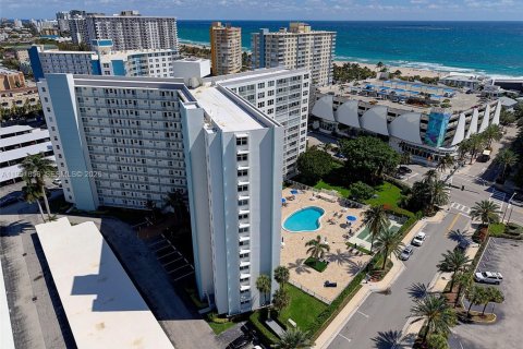 Condo in Pompano Beach, Florida, 1 bedroom  № 2052402 - photo 17
