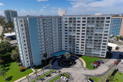 Condo in Pompano Beach, Florida, 1 bedroom  № 2052402 - photo 16