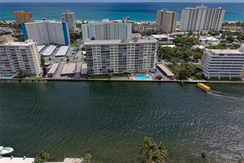 Condo in Pompano Beach, Florida, 1 bedroom  № 2052402 - photo 25