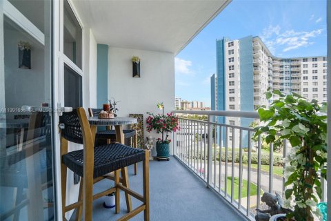 Condo in Pompano Beach, Florida, 1 bedroom  № 2052402 - photo 6