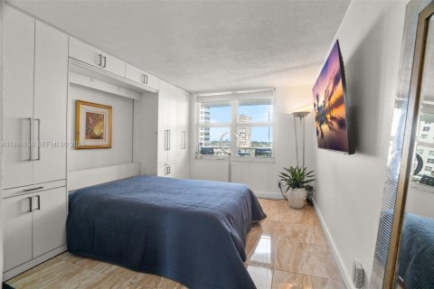 Condo in Pompano Beach, Florida, 1 bedroom  № 2052402 - photo 13