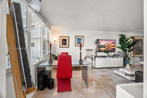 Condo in Pompano Beach, Florida, 1 bedroom  № 2052402 - photo 4