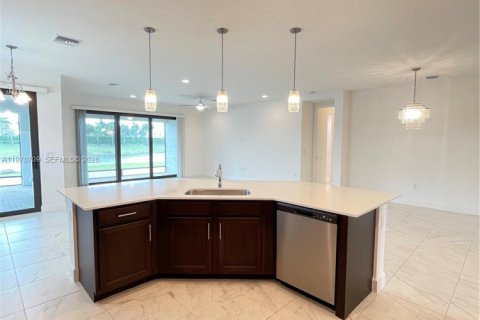 Casa en alquiler en Port St. Lucie, Florida, 4 dormitorios, 218.51 m2 № 2043790 - foto 10