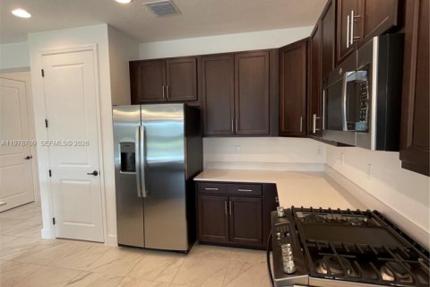 Casa en alquiler en Port St. Lucie, Florida, 4 dormitorios, 218.51 m2 № 2043790 - foto 11