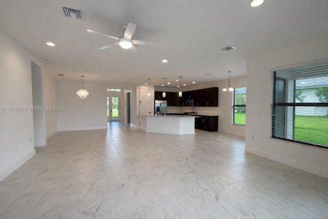 Casa en alquiler en Port St. Lucie, Florida, 4 dormitorios, 218.51 m2 № 2043790 - foto 18