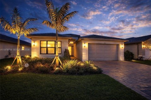 Casa en alquiler en Port St. Lucie, Florida, 4 dormitorios, 218.51 m2 № 2043790 - foto 2