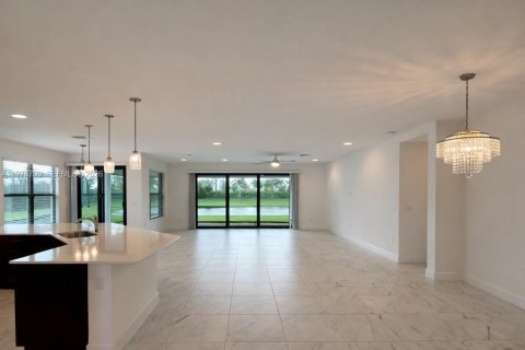 Casa en alquiler en Port St. Lucie, Florida, 4 dormitorios, 218.51 m2 № 2043790 - foto 5
