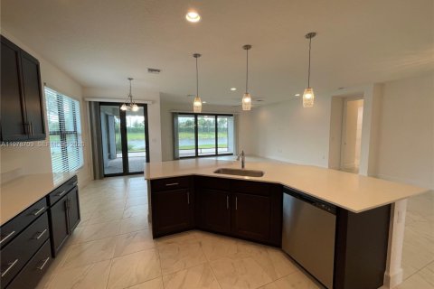 Casa en alquiler en Port St. Lucie, Florida, 4 dormitorios, 218.51 m2 № 2043790 - foto 12