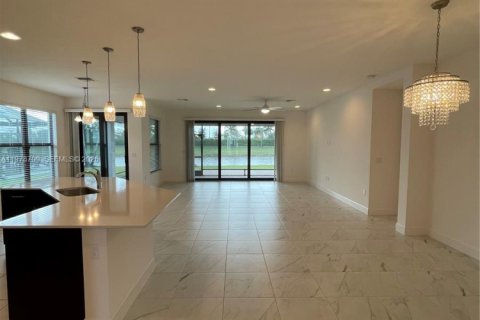 Casa en alquiler en Port St. Lucie, Florida, 4 dormitorios, 218.51 m2 № 2043790 - foto 6