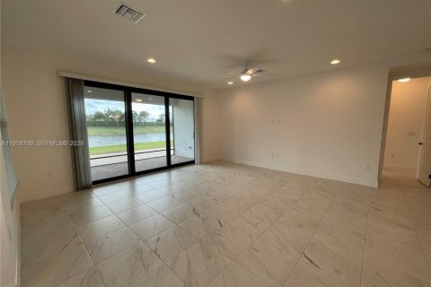 Casa en alquiler en Port St. Lucie, Florida, 4 dormitorios, 218.51 m2 № 2043790 - foto 15