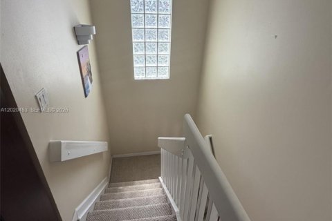 House in Miami, Florida 4 bedrooms, 192.59 sq.m. № 2077814 - photo 11