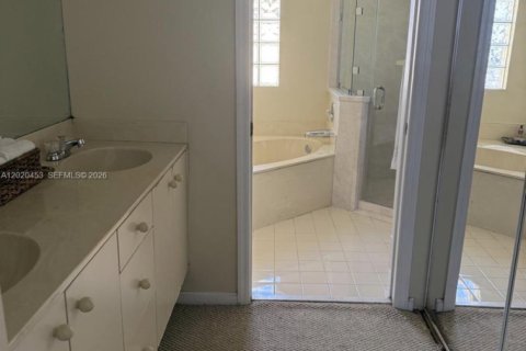 House in Miami, Florida 4 bedrooms, 192.59 sq.m. № 2077814 - photo 15