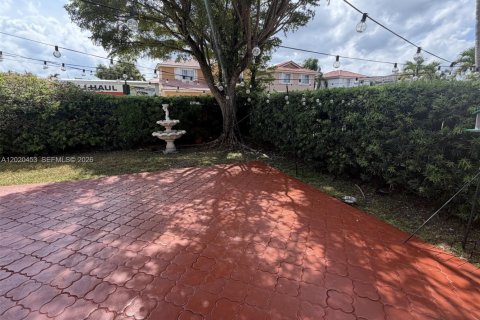 House in Miami, Florida 4 bedrooms, 192.59 sq.m. № 2077814 - photo 24
