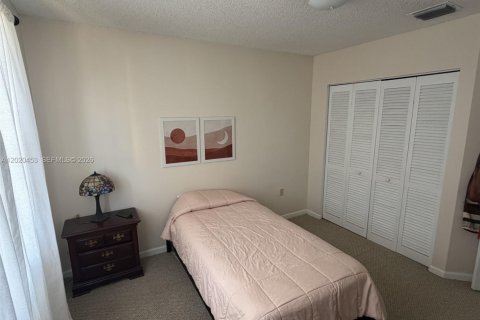 House in Miami, Florida 4 bedrooms, 192.59 sq.m. № 2077814 - photo 20