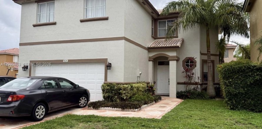 House in Miami, Florida 4 bedrooms, 192.59 sq.m. № 2077814