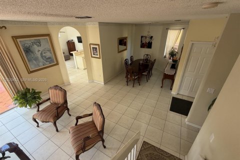 House in Miami, Florida 4 bedrooms, 192.59 sq.m. № 2077814 - photo 7