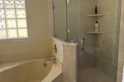 House in Miami, Florida 4 bedrooms, 192.59 sq.m. № 2077814 - photo 16