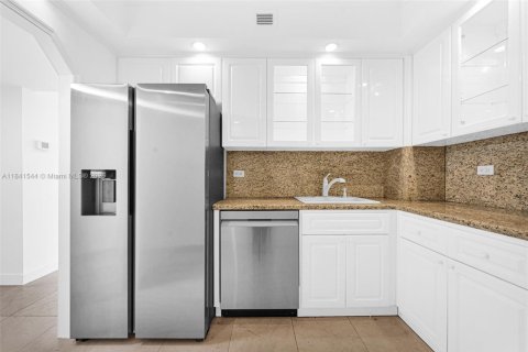 Condominio en venta en Miami Beach, Florida, 1 dormitorio, 84.73 m2 № 1839517 - foto 4