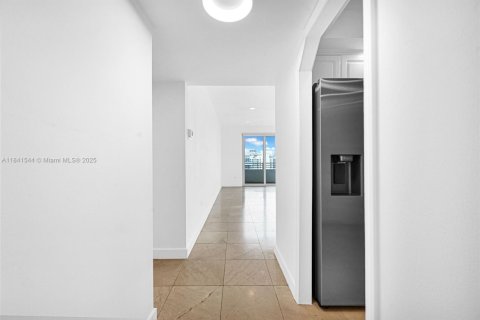 Condominio en venta en Miami Beach, Florida, 1 dormitorio, 84.73 m2 № 1839517 - foto 2