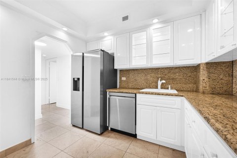Condominio en venta en Miami Beach, Florida, 1 dormitorio, 84.73 m2 № 1839517 - foto 7