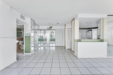 Купить кондоминиум в Норт-Майами-Бич, Флорида 2 спальни, 103.31м2, № 2053369 - фото 8