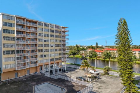 Купить кондоминиум в Норт-Майами-Бич, Флорида 2 спальни, 103.31м2, № 2053369 - фото 27