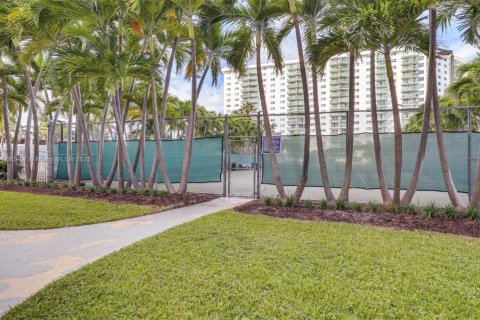 Купить кондоминиум в Санни-Айлс-Бич, Флорида 1 спальня, 93.37м2, № 1925259 - фото 25