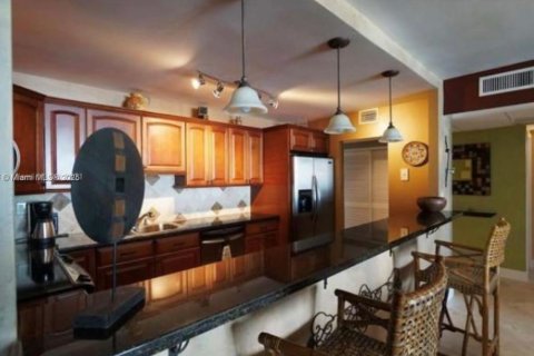 Condominio en venta en Sunny Isles Beach, Florida, 1 dormitorio, 93.37 m2 № 1925259 - foto 1