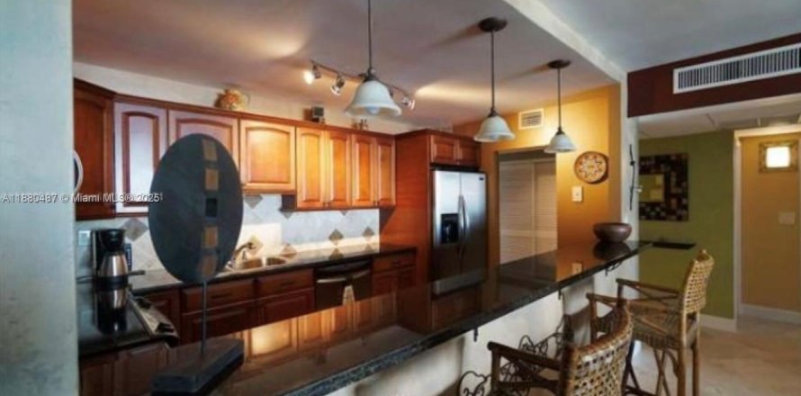 Condominio en Sunny Isles Beach, Florida, 1 dormitorio  № 1925259