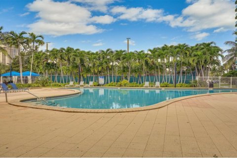Купить кондоминиум в Санни-Айлс-Бич, Флорида 1 спальня, 93.37м2, № 1925259 - фото 18