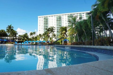 Condominio en venta en Sunny Isles Beach, Florida, 1 dormitorio, 93.37 m2 № 1925259 - foto 20