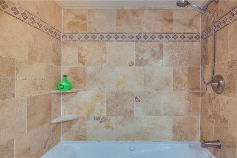 Купить кондоминиум в Санни-Айлс-Бич, Флорида 1 спальня, 93.37м2, № 1925259 - фото 15