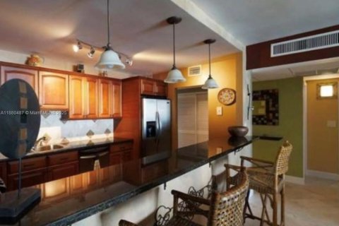Condominio en venta en Sunny Isles Beach, Florida, 1 dormitorio, 93.37 m2 № 1925259 - foto 30